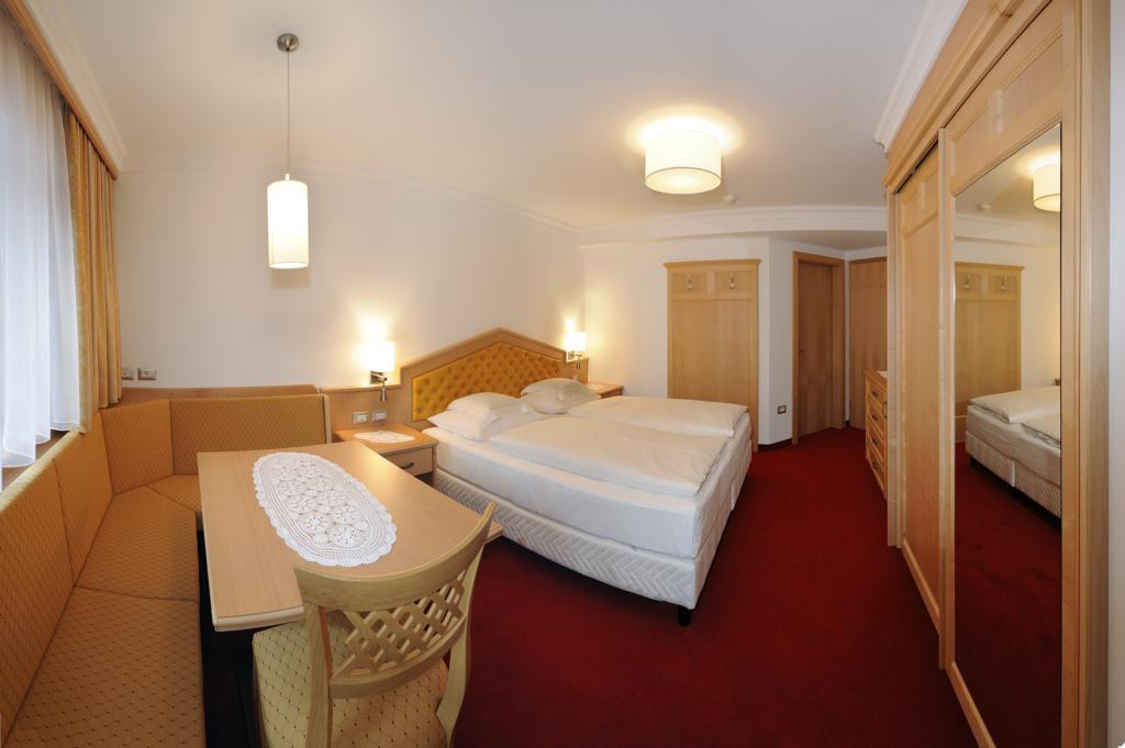 Hotel Ingram Selva di Val Gardena Pokoj fotografie